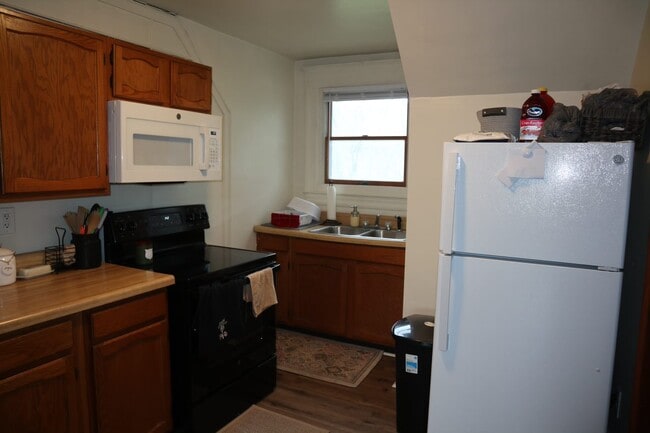 Building Photo - 602 2nd St Unit D