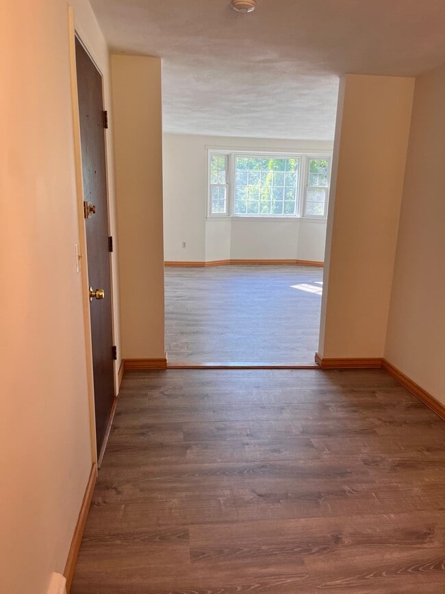 Building Photo - 2 Town House Ln Unit 12