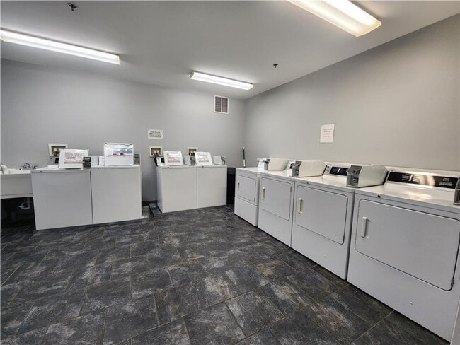 Photo - TWO BEDROOM APARTMENT MAIN & MARKET STREETS Unit P