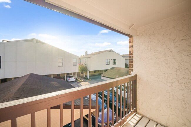 Photo - 3987 Tanglewilde St Unit True