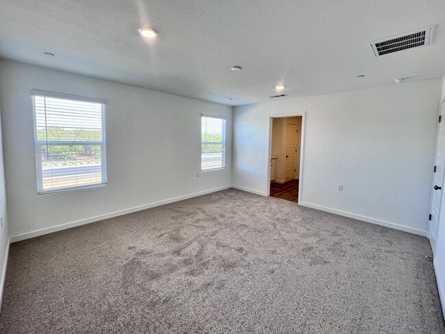 Photo - $2,950 Ashlan & Highland - Clovis 4 Bedroom/ Solar Panels/ Tesla Power Wall