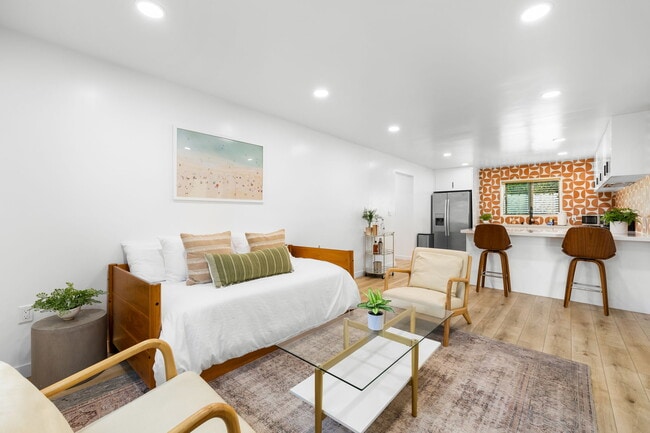 Photo - 321 N Gertruda Ave