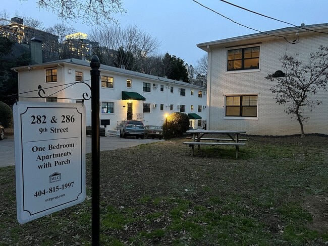 Building Photo - Renovated 1BR * Piedmont Park! ~ Steal of a Deal! Unit 286-01