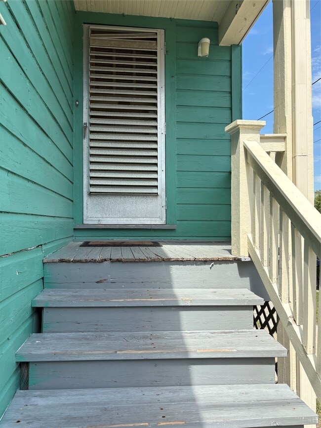 Photo - 2011 33rd St