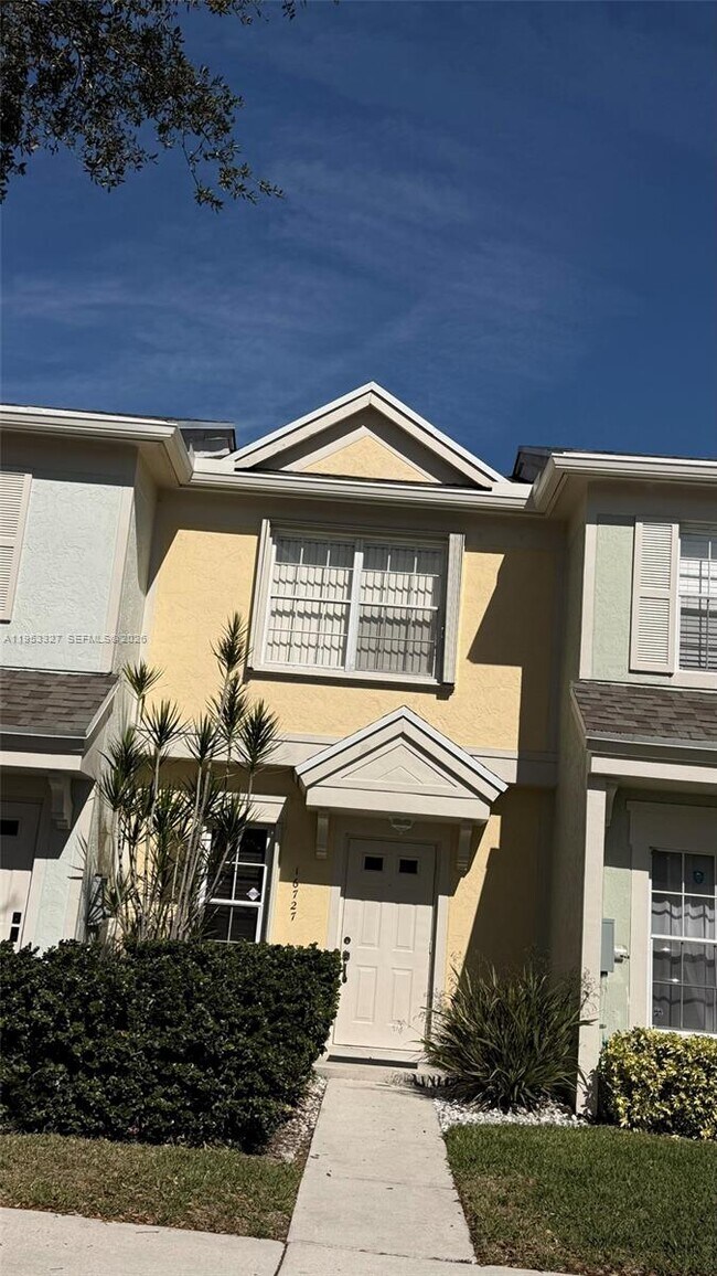 Photo - 16727 Hemingway Dr