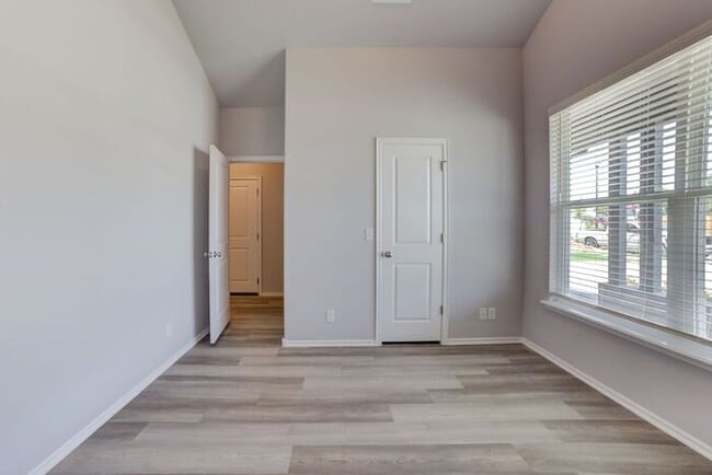 Photo - Need More Space? This 4/2.5/2 Has It!