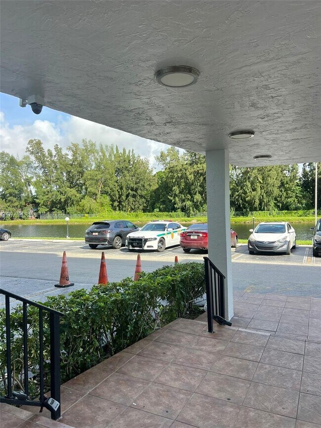 Photo - 16465 NE 22nd Ave Unidad 217