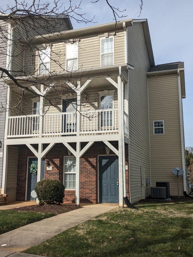 Photo - Large 3 Bedroom Townhome in Mooresville