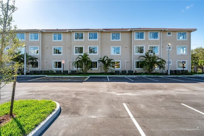 Building Photo - 2575 SW 64th Ave Unit 7