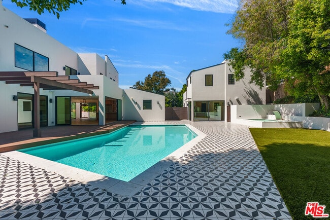 Photo - 382 Aderno Way