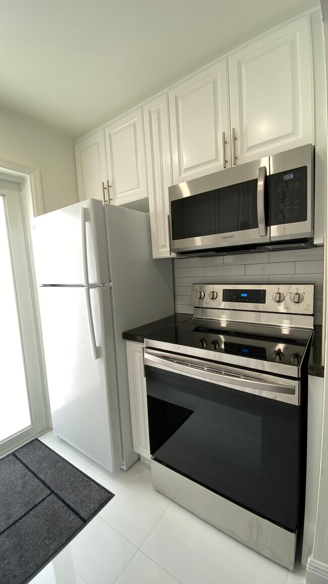 519 S Rainbow Dr Apartments Unit Studio Rainbow Hollywood, FL