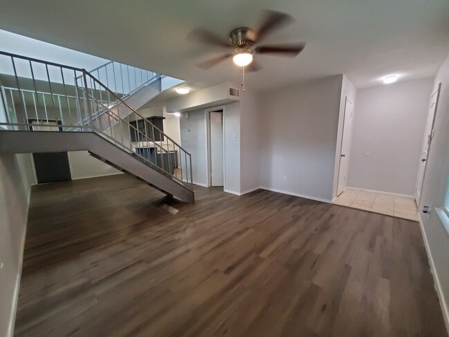 Photo - 6333 -6339 Granbury Rd,