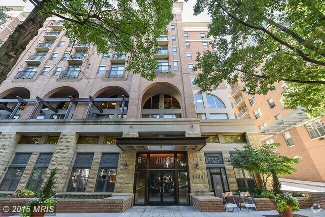 Building Photo - Westend/Georgetown One Bedroom, One Bath i... Unit 410 Rental