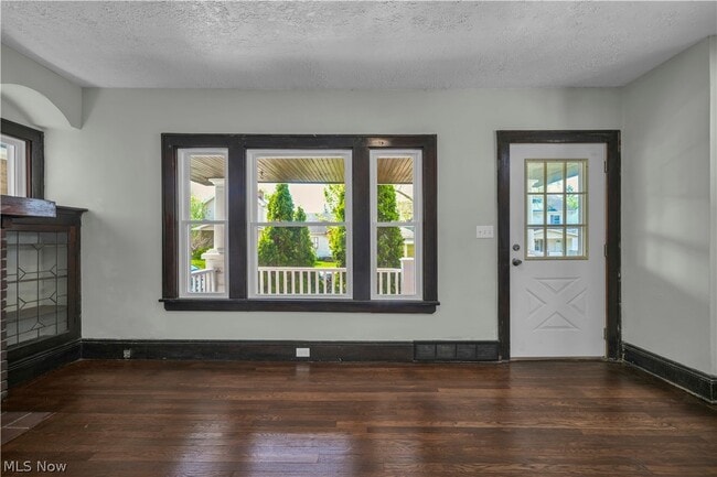 Photo - 8505 Bancroft Ave