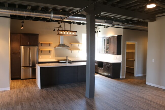 Building Photo - 628 Washington St Unit 3rd Floor