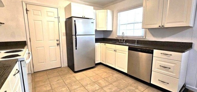 Photo - 2833 Rockcliff Rd SE