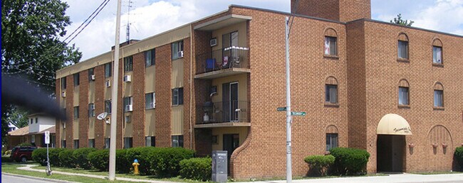 Photo - Tecumseh Court Apartments