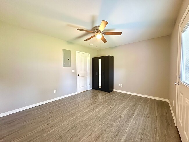 Photo - 1 Bedroom/1 Bathroom Triplex Unit in South...