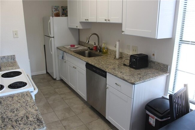 Photo - 706 W 24th St Unit 203