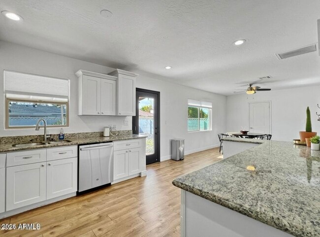 Photo - 1415 W 7th St