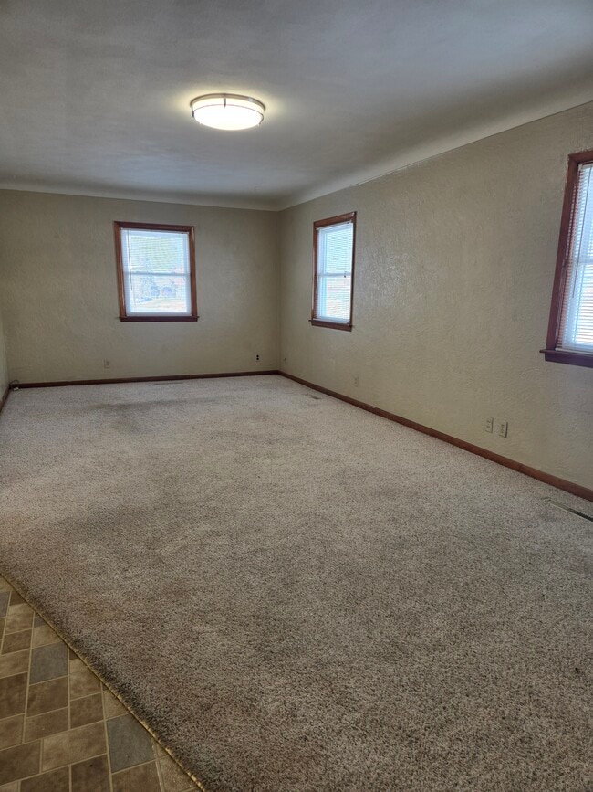 Photo - 105 W Willman St