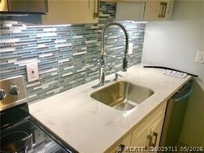 Photo - 905 NE 28th St