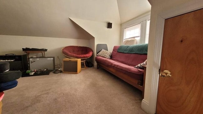3rd floor bonus room - 21 Lafayette St Unit 2