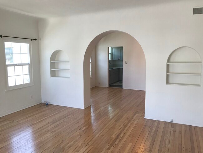 8366 Blackburn Ave Unit 8366 Blackburn Ave #3