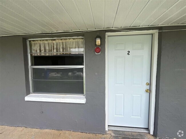 Building Photo - 214 N Chestnut Rd Rental