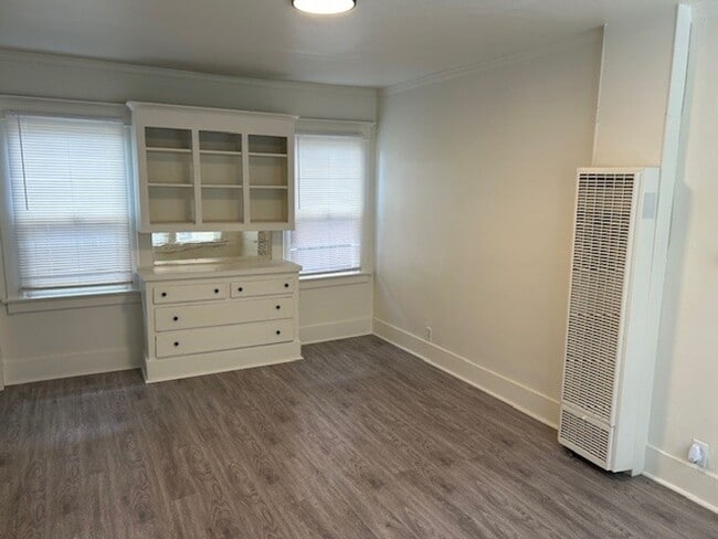 Building Photo - 1730 E. 7th St. #17