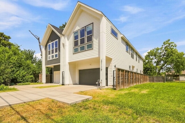 Building Photo - 4217 Hare St