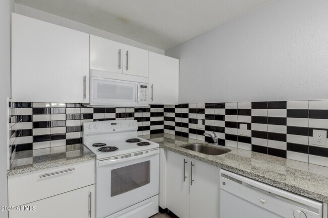 Photo - 1222 W 4th St