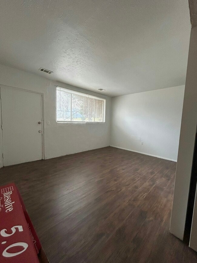 Photo - 730 W 25th St Unit C