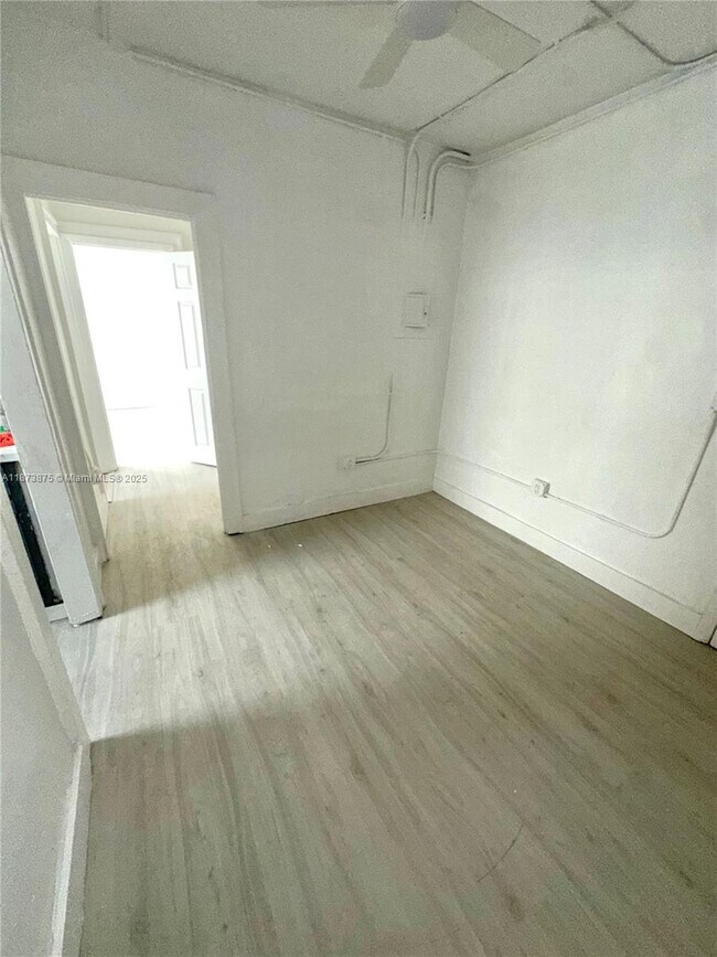 Photo - 967 SW 5th St Unit 17