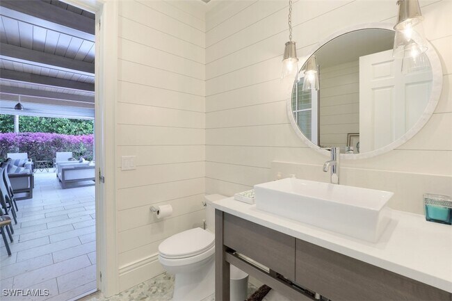 Photo - 154 4th Ave N