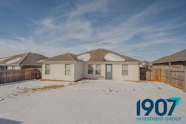 Photo - Contemporary 3-Bedroom Home in Yukon – Modern Finishes & Open Layout! - NO PETS