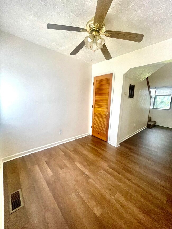 Photo - 452 Larkwood Dr