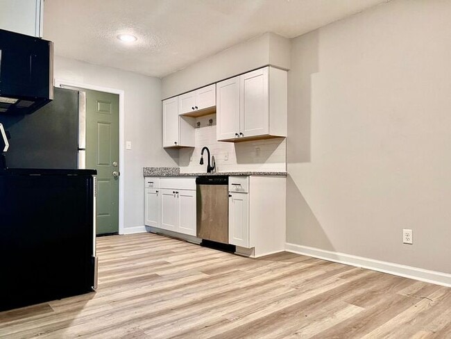 Building Photo - Walk to Campus + Highland Hotspots! Rental
