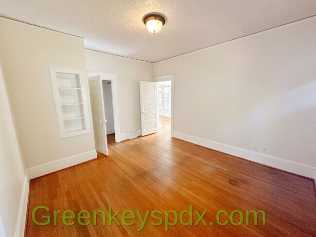 Photo - Gorgeous 2 Bedroom Craftsman in SE Portland!