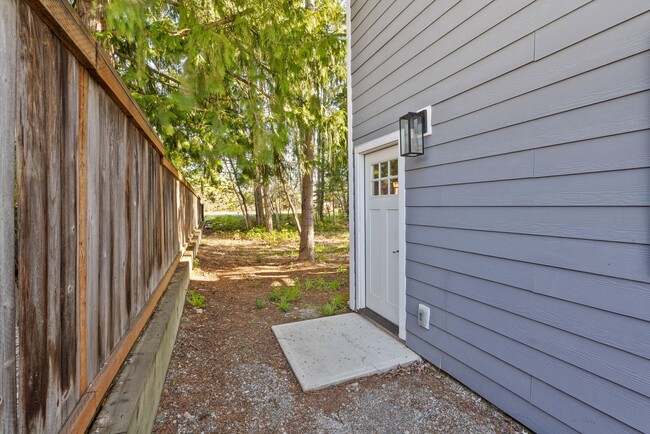 Building Photo - 900 Westwood Dr Rental
