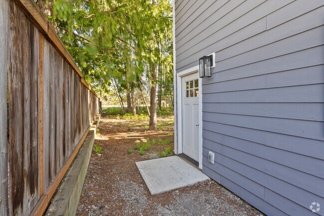 Building Photo - 900 Westwood Dr Rental