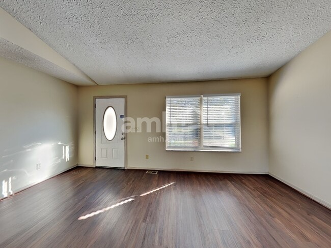 Photo - 2097 Earlsway Dr