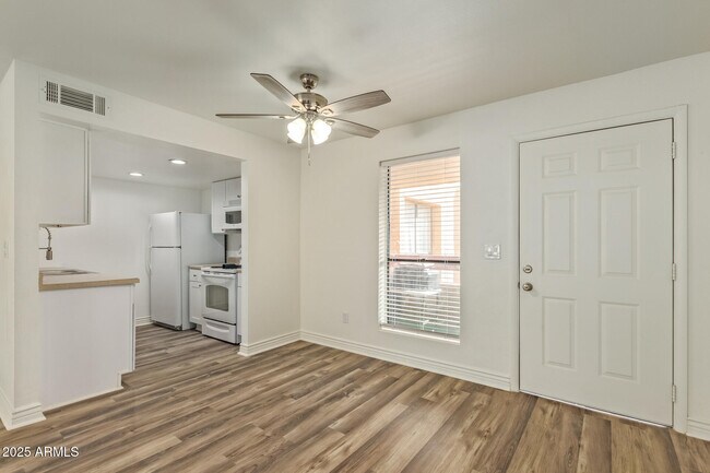 Photo - 3131 W Cochise Dr Unit 252