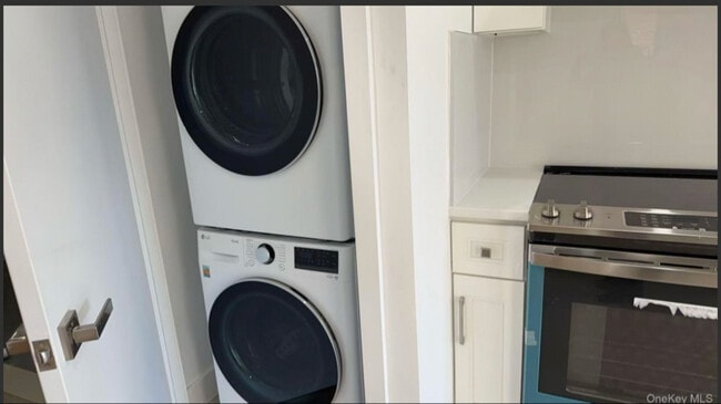 Photo - 163-14 Sanford Ave