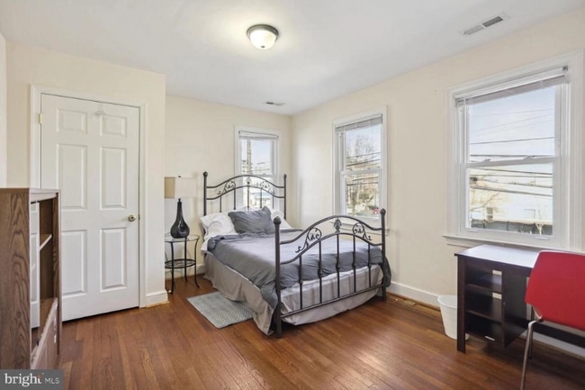 Photo - 844 Sligo Ave