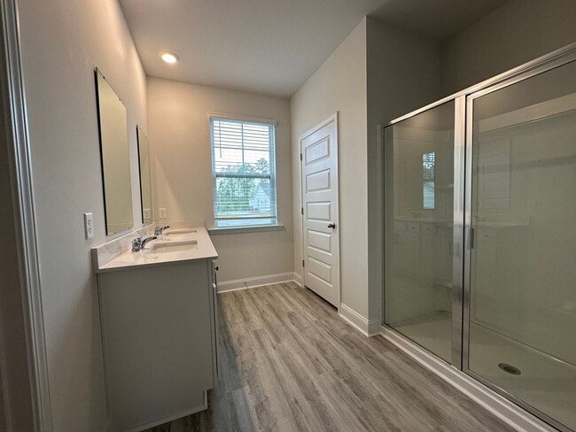 Photo - Beautiful new construction home in Richmond Hill, GA!