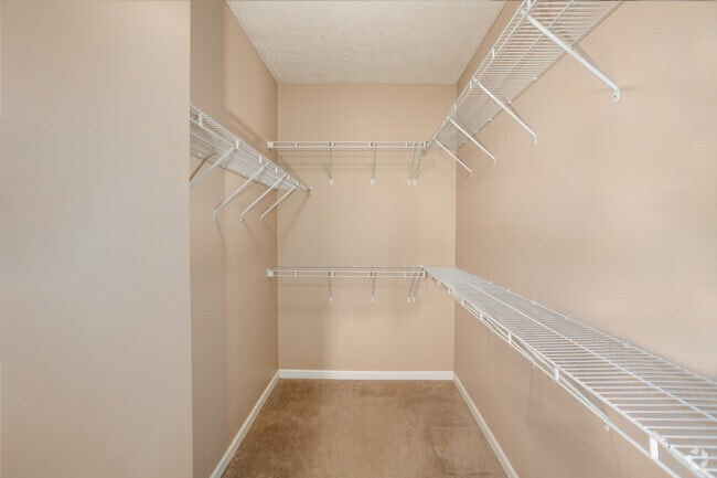 2BR, 2BA - 1,281SF - Closet