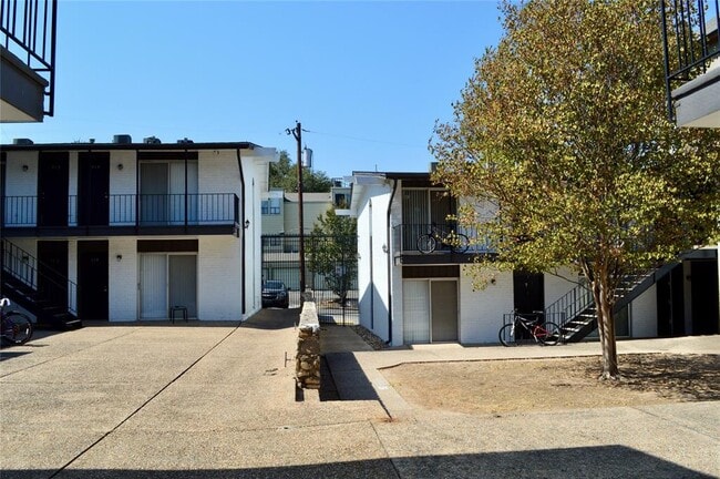 Building Photo - 2610 Salado St Unit 110