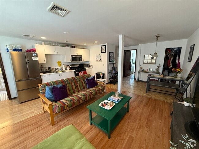 Building Photo - 205 D St Unit 2 Rental