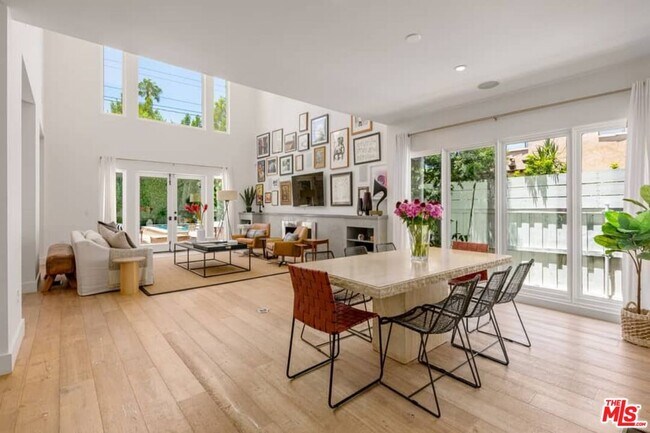 729 N Ogden Dr